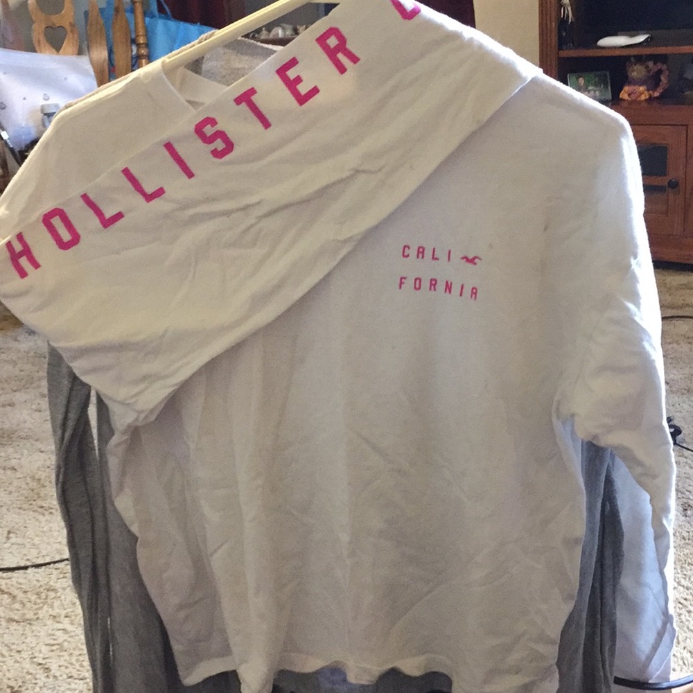 White Graphic Hollister Long Sleeve Crop Top
